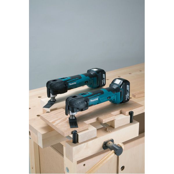 Découpeur-ponceur multifonctions 18 V Li-ion 4 Ah Makita DTM51RMJX3 + accessoires