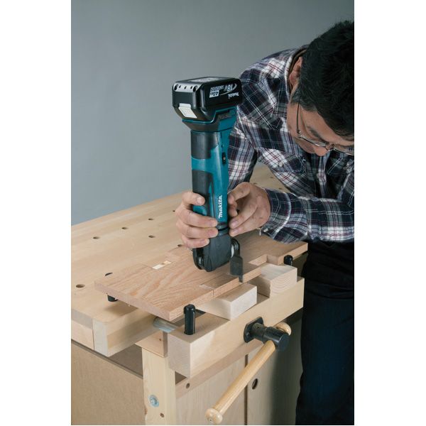 Découpeur-ponceur multifonctions 18 V Li-ion 4 Ah Makita DTM51RMJX3 + accessoires
