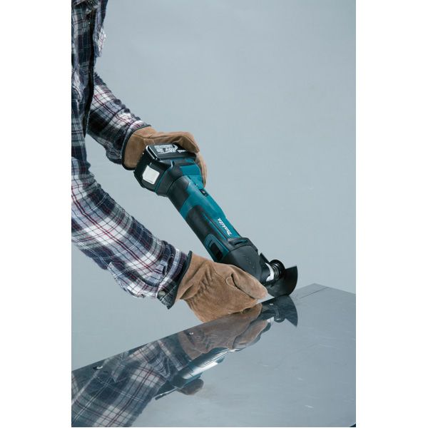 Découpeur-ponceur multifonctions 18 V Li-ion 4 Ah Makita DTM51RMJX3 + accessoires