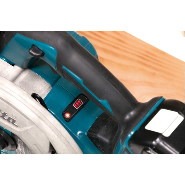 Scie circulaire 18 V Li-Ion ø165 mm (Machine seule) DHS680ZJ Makita
