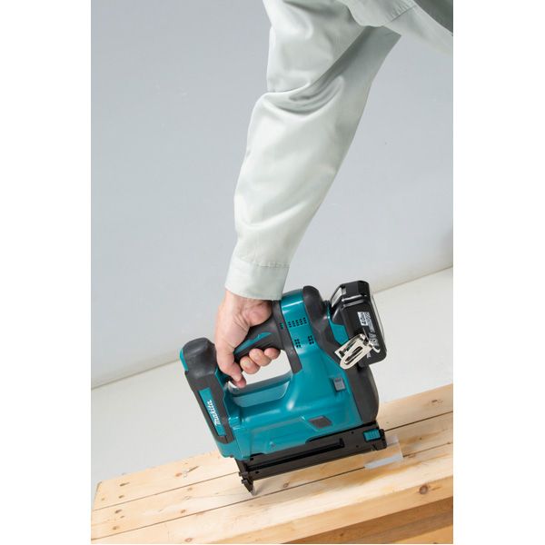 Cloueur 18V Li-Ion  (Produit seul) Makita DBN500ZJ